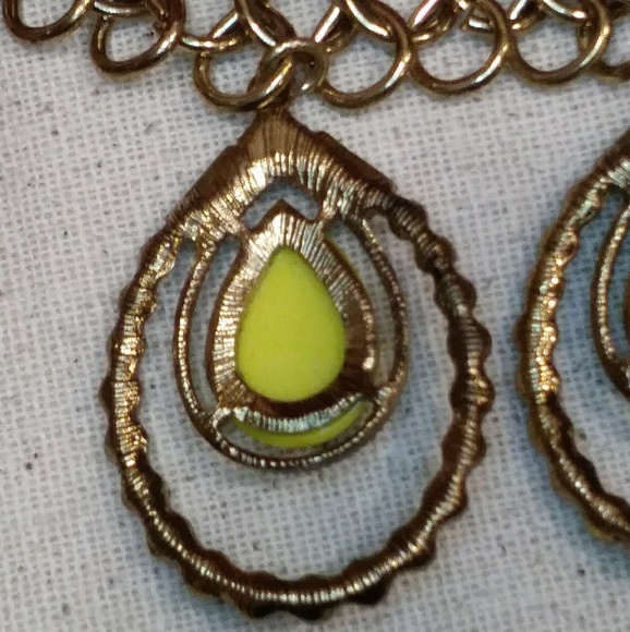 Chain Mail Teardrop Cabochon Statement Necklace - Picture 7 of 8